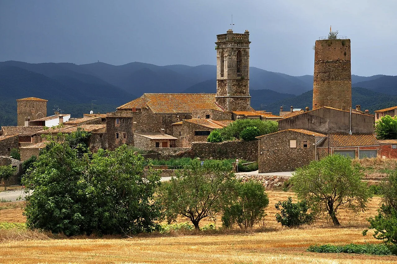 The village of Cruïlles (County of Baix Empordà, Catalonia, Spain) lies 2 km west of La Bisbal d'Empordà. The hills in the background are Les Gavarres.