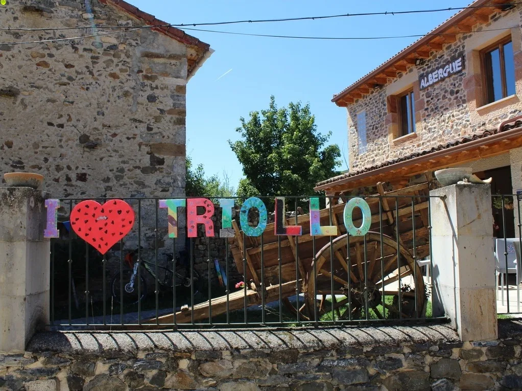 Mesón Albergue (Triollo)