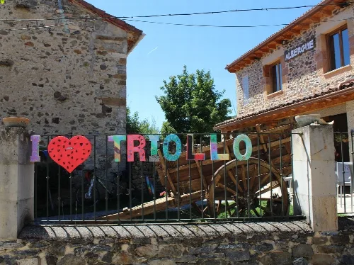 Mesón Albergue (Triollo)