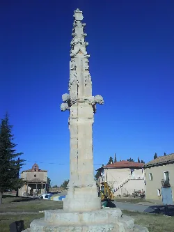 Columna de piedra decorada en Berlanga de Duero.