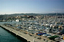 Hafen mit Booten und Kai in Mataró im Jahr 2000.