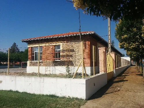 lateral de las escuelas de Urdiales del Páramo