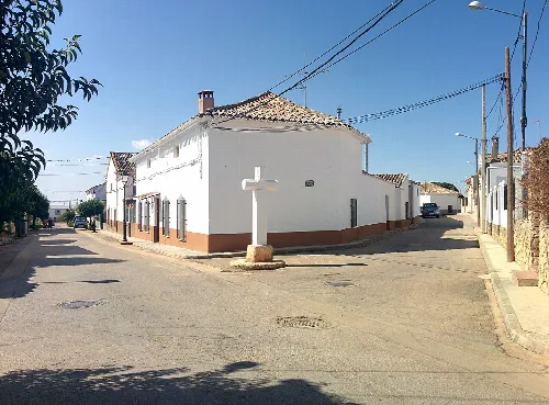 Calle de la Cruz, en Casas de Guijarro (Cuenca, España).