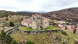 Aerial view of San Pedro Apóstol Church in Moncalvillo.