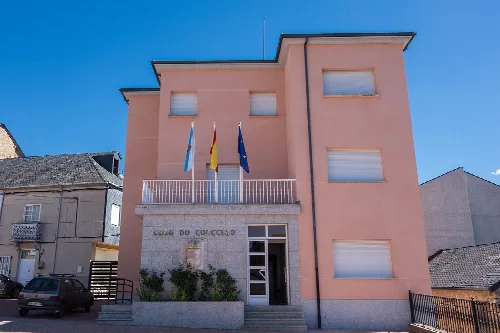 Casa do concello de Rubiá, provincia de Ourense.