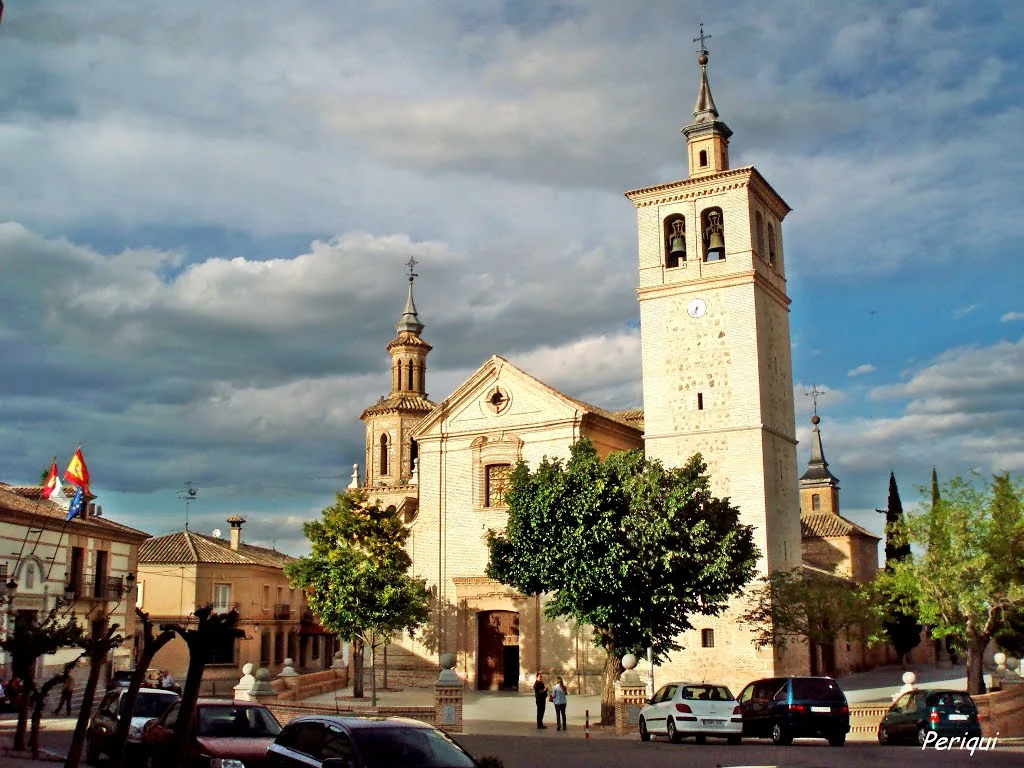 Church with tower and bell tower in Olías del Rey.