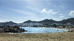 Panoramablick auf Strand und Berge in San José, Níjar.