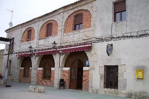 Ayuntamiento en la localidad de San Cebrián de Mazote, provincia de Valladolid, España.