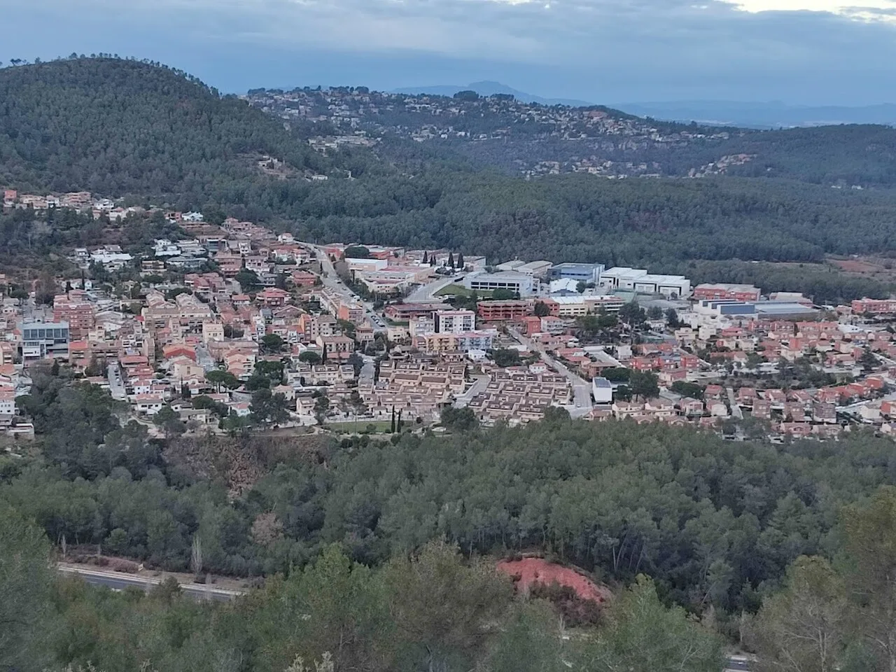 Cervelló vist des del castell de Cervelló.