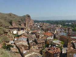 View of Nájera with houses and the monastery in the background.