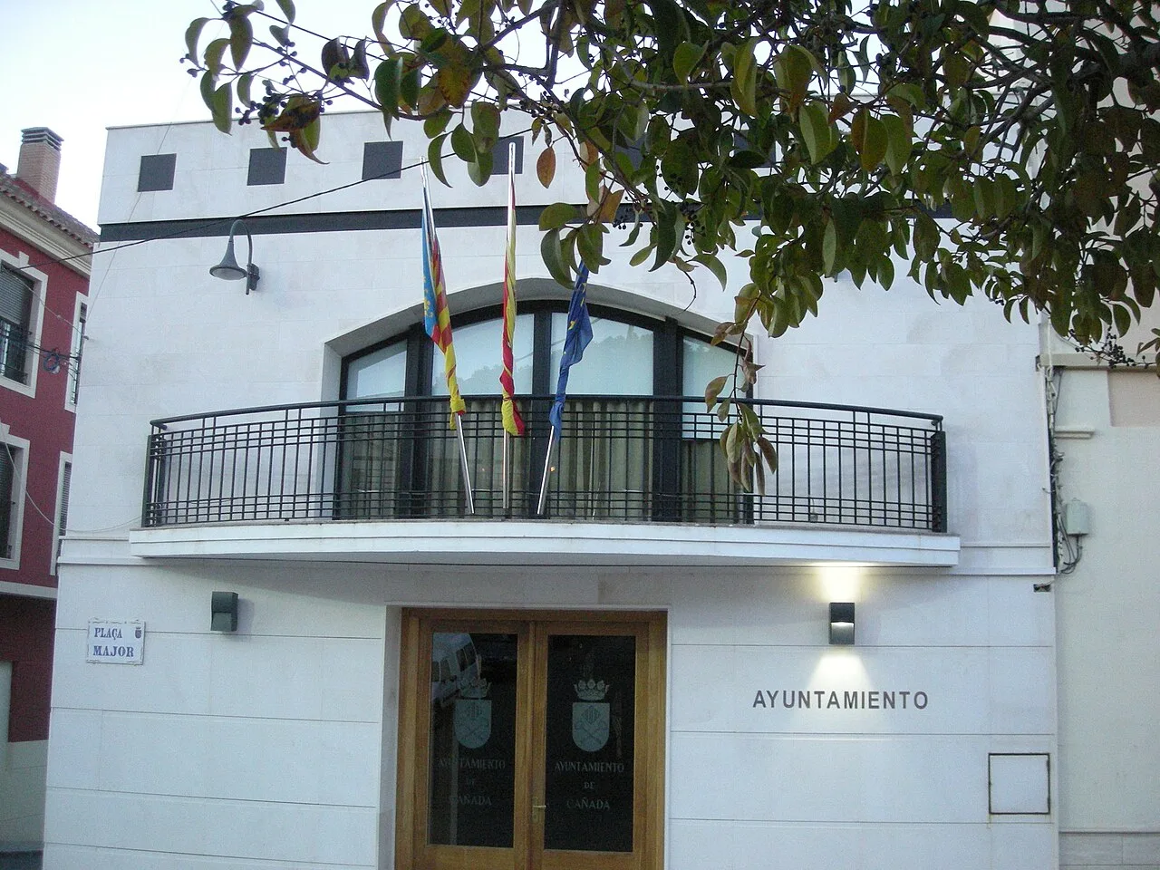 Ayuntamiento de la Cañada, en la plaza Mayor.