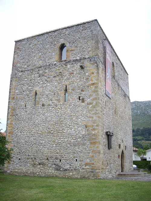 Pero Niño Tower or Aguilera Tower, in San Felices de Buelna (Cantabria, Spain). Last decades of the 14th century. Around 11.50 metres high.