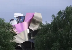 Modern building with curved shapes and metallic colors in Elciego.
