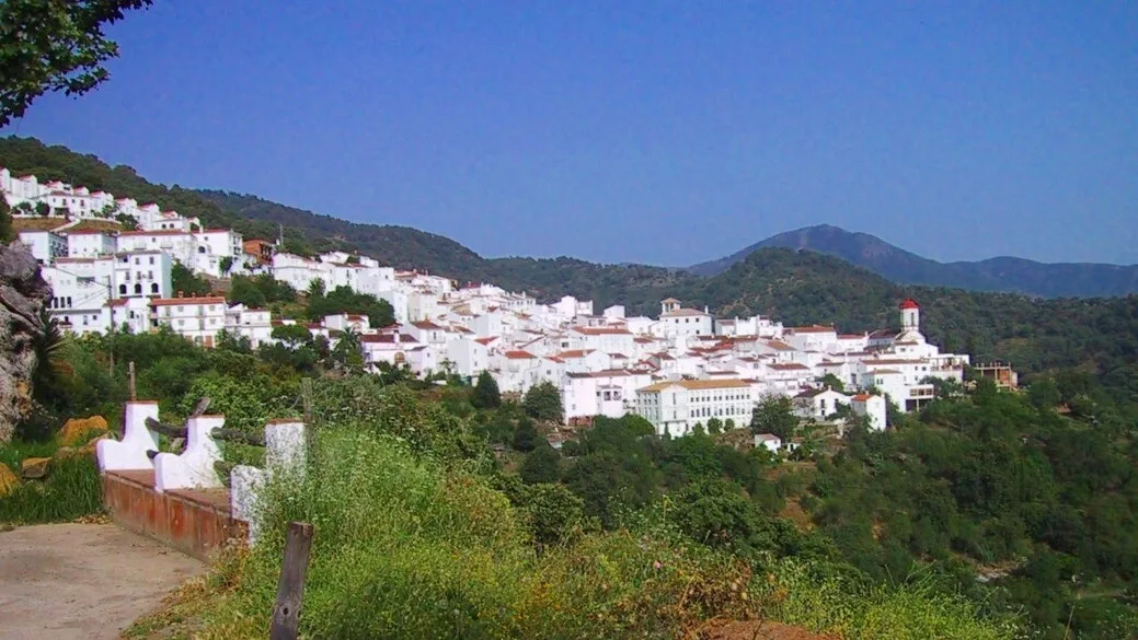 Casas blancas en las colinas de Genalguacil, Málaga.
