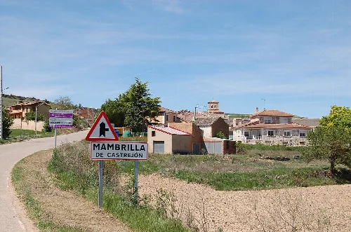Acceso a Mambrilla de Castrejón desde o leste pola estrada BU-134