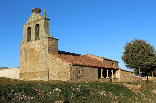 Iglesia de Canillas de Abajo. Iglesia parroquial de San Vicente Mártir, situada a las afueras del pueblo.