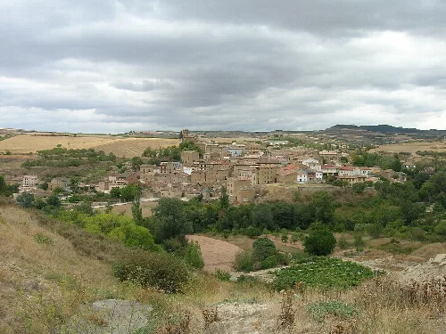 En Navarra, entre las localidades de Los Arcos y Viana, se encuentra estos dos  pequeños pueblos en los que se ubica la iglesia del Santo Sepulcro, uno de los más importantes monumentos del arte románico del Camino.