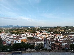 Panoramic view of Montemayor and the countryside from a viewpoint.