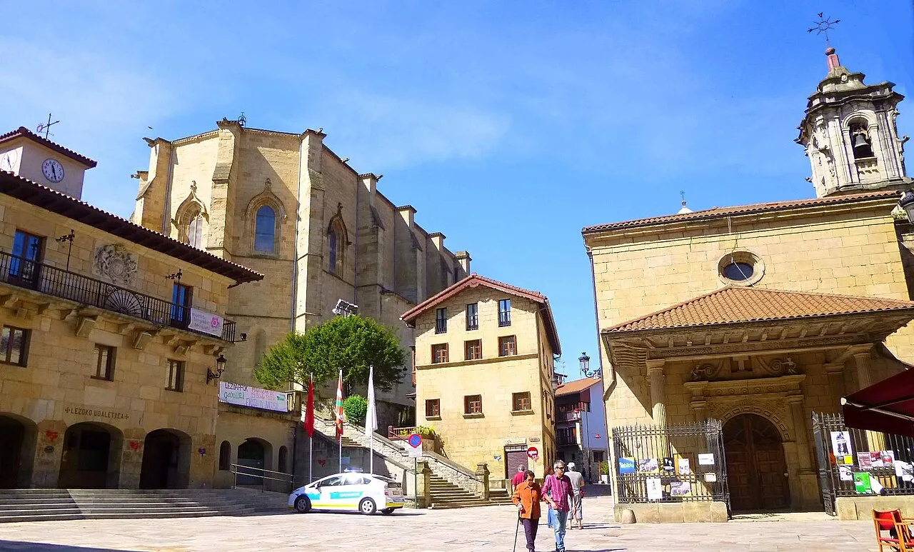 Gurutze Santuaren Plaza (Lezo, Guipúzcoa)