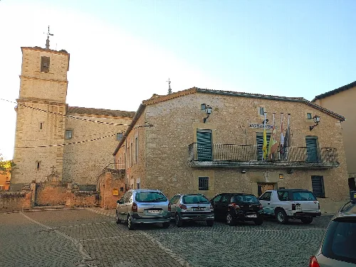 Square with church and town hall in Prádena.