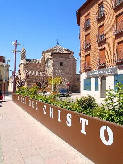 Sign saying Plaza del Cristo and an old building in Torrijos.