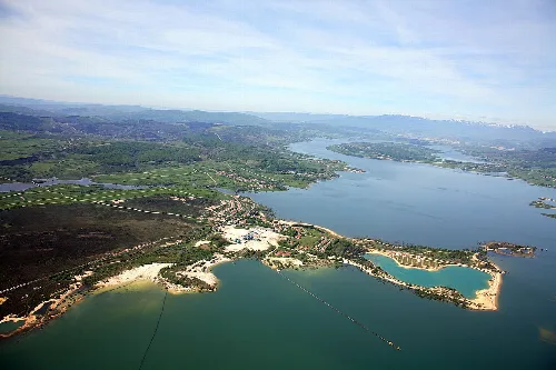Aerial view of Arija and the Ebro dam in Burgos.