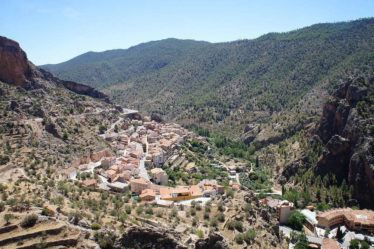 Panoramic view of Aýna in a mountain valley.