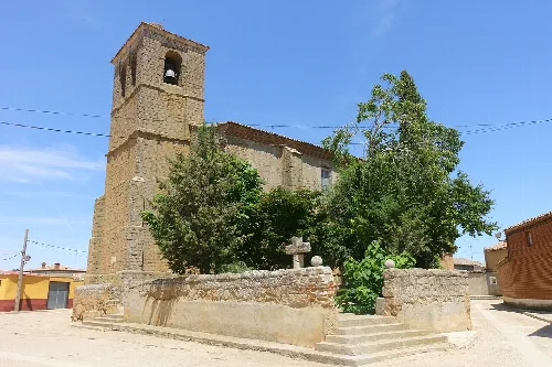 Iglesia de Santiago Apóstol, Morales de Campos (Valladolid, España).