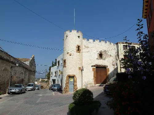 Casa al carrer del Cementiri, 2, de Bellvei
