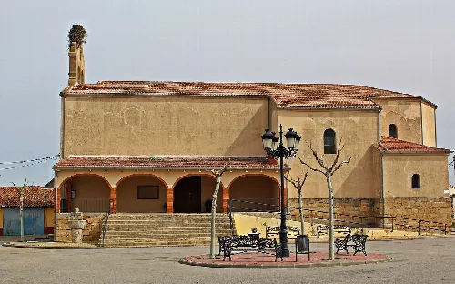 Iglesia de Parajes de la Laguna Vista Lateral, en la provincia de Salamanca.
