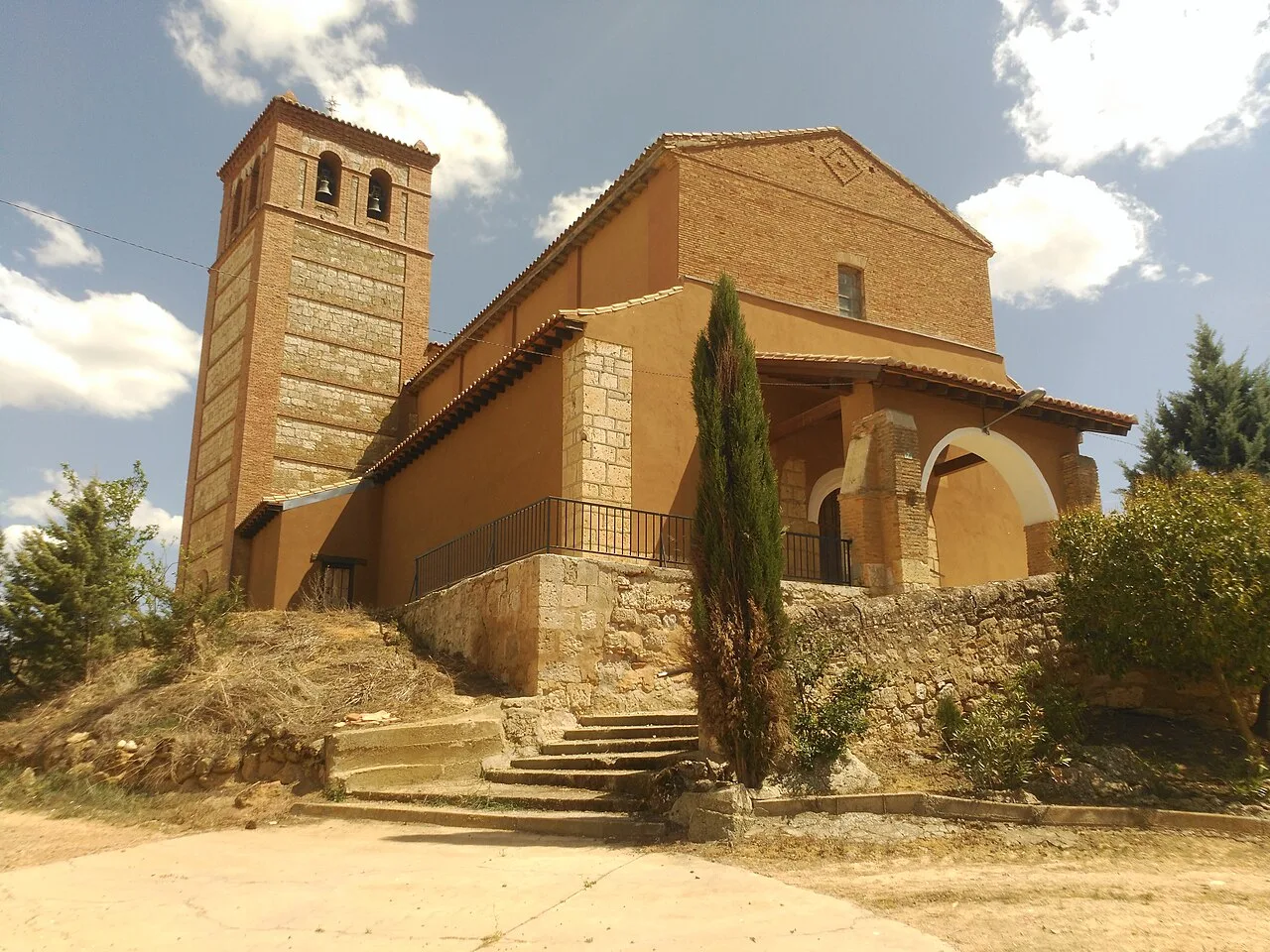 Iglesia de Nuestra Señora de la Calle (siglos XVI-XVII), parroquia de Villabaruz de Campos, en la provincia de Valladolid (España).