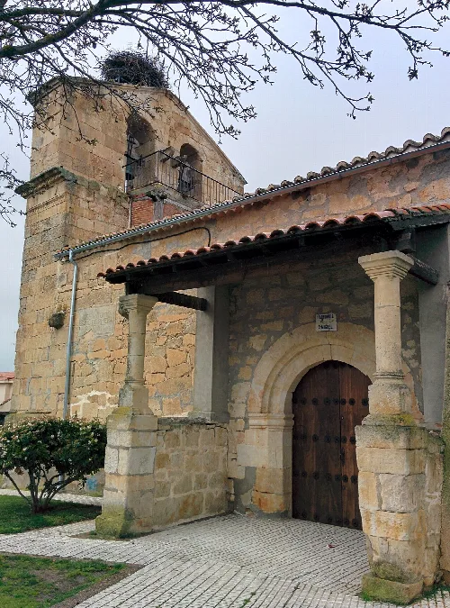 Iglesia de San Miguel Arcángel, en Monterrubio de Armuña (Salamanca, España).