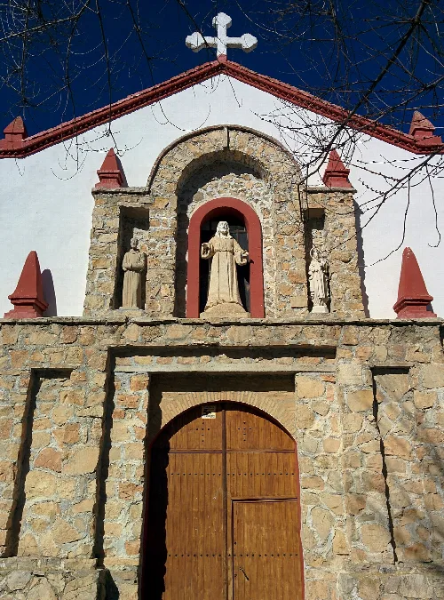 Iglesia de Nuestra Señora del Rosario, Dehesas Viejas (Granada, España).