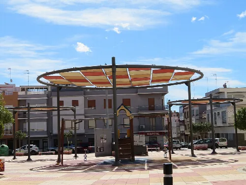 Playground with canopy and buildings in La Vilavella, Castellón