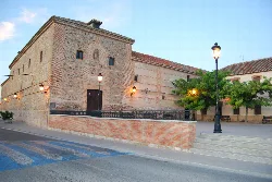 Facade of the Church of San José in Malagón with bricks and stone.