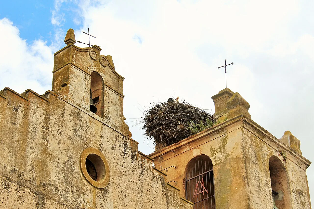 Iglesia parroquialde Santa Cristina y cigüeñas