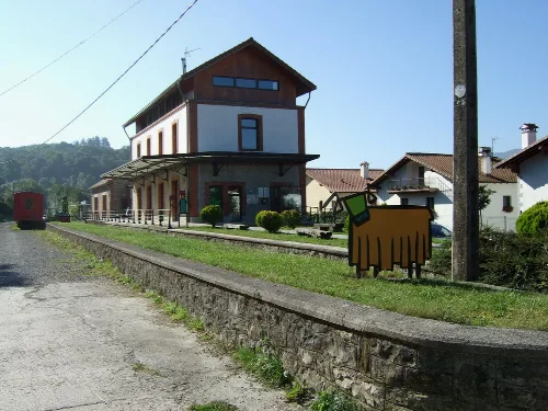 Photo of former railway station of Lukunberri, taken by Dr. Karl Schlemmer at September 6th, 2007