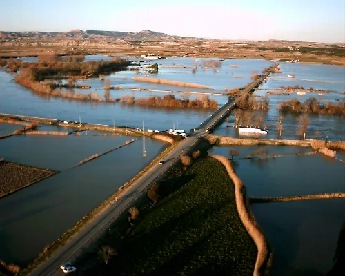 Flooded fields and high water levels in the Ebro River at Novillas.
