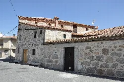 Stone house with wooden door and tiled roof in Padiernos.