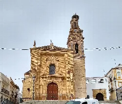 Fassade und Turm der Kirche des Santo Cristo in Arahal.