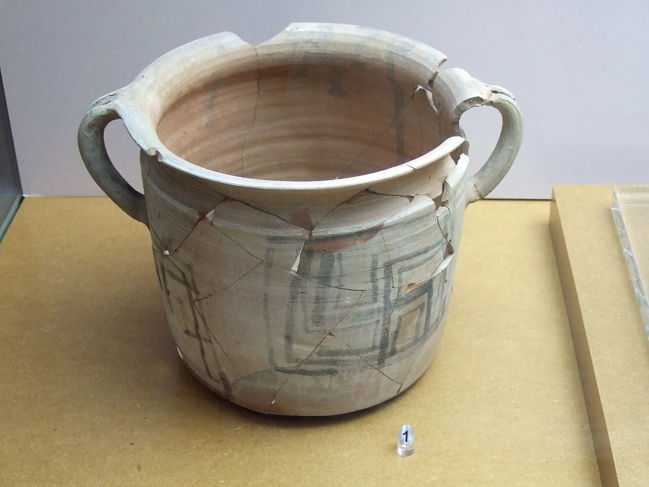 Cylindrical vessel with solar motifs in Zaragoza.