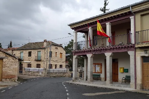 Town hall building with Spanish flags on the facade.
