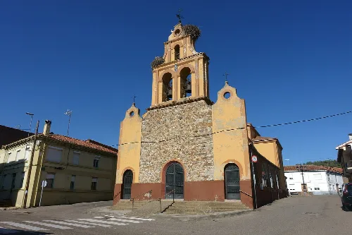 Iglesia de San Andrés Apóstol, en Cimanes del Tejar (León, España).