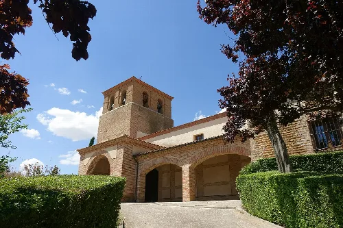 Iglesia de Santiago Apóstol, en Villanueva del Rebollar (Palencia, España).