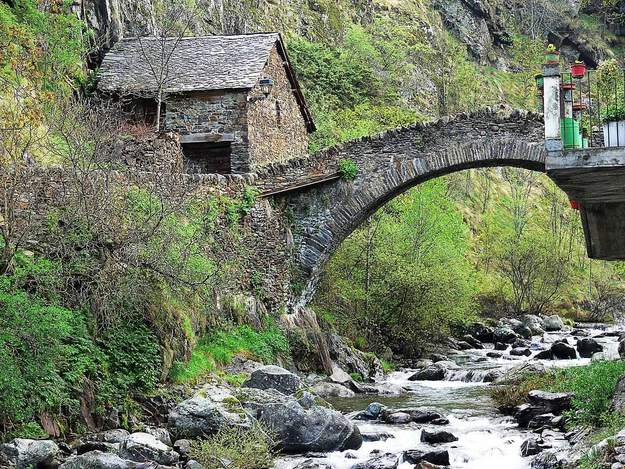 Pont de Tavascan





This is a photo of a building listed in the Catalan heritage register as Bé Cultural d'Interès Local (BCIL) under the reference IPA-25535.
