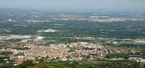 Luftaufnahme von La Selva del Camp von der Einsiedelei Sant Pere.