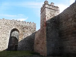 Stone wall with tower and arch in Talavera de la Reina.