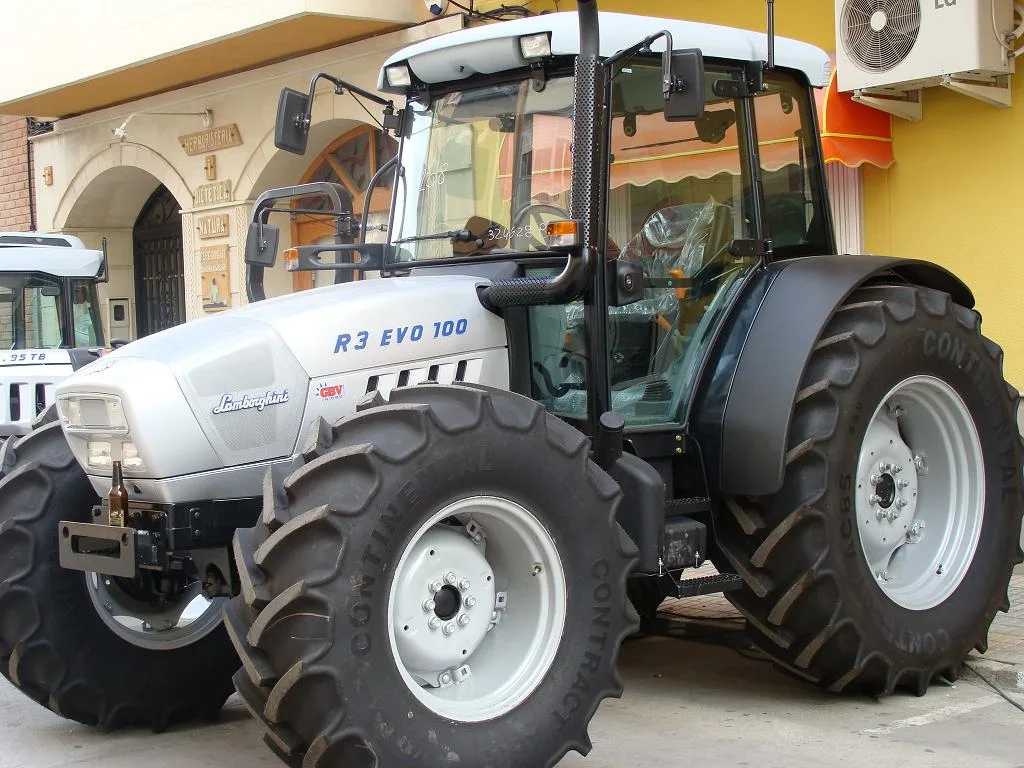 Lamborghini tractor on display at Guadasuar.