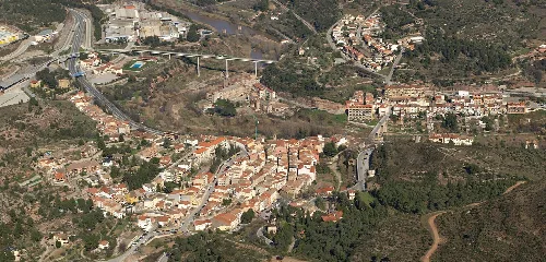 Vista panorámica de la localidad de Monistrol de Montserrat (Cataluña, España).