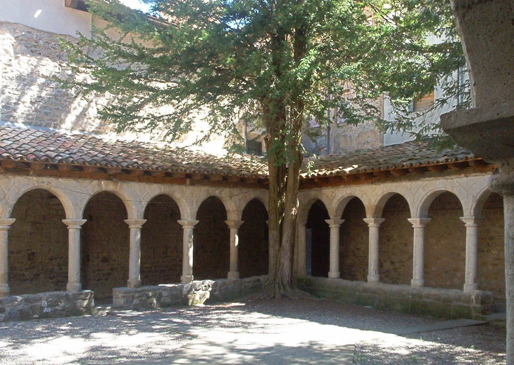 Sant Llorenç de Morunys encara conserva els vestigis de la ciutat fronterera que va ser